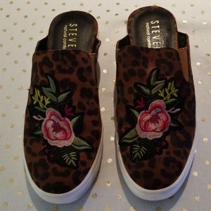 Slip on cheetah sneakers